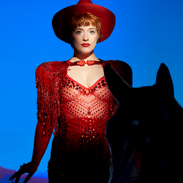 Valentina Tóth - Revue Revanche