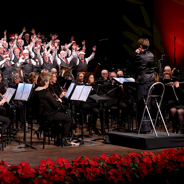 Kon. Harmonie St. Cecilia Tegelen en mannenkoor de Meulezengers - Christmas in perfect harmony